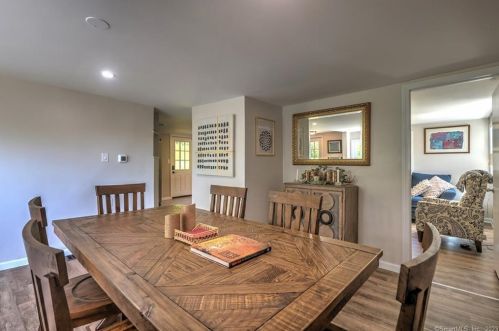 11 Buddington Rd, Huntington CT  06484-5306 exterior