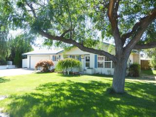 3004 Viola Ave, Yakima, WA 98902-4940