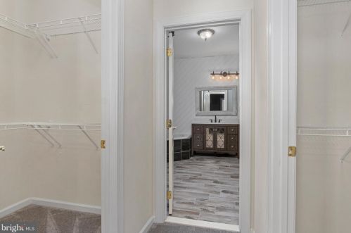 22476 Dinah Pl, Leesburg VA 20175-4808 exterior