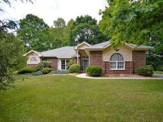 11 Squirrel Trl, Hendersonville, NC 28791-8200
