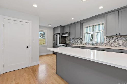 9 Lyons Pl, New Rochelle, NY 10801-4424