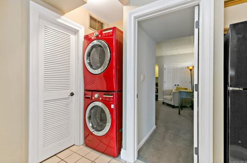 58 Hudson Pt Ln, Crotonville NY  10562-5942 exterior