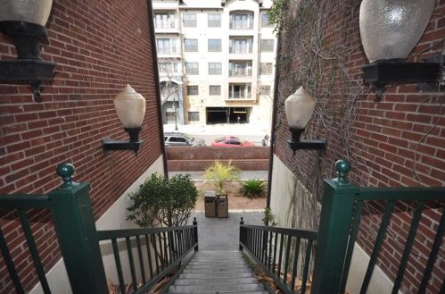 905 22nd 1/2 St, Austin TX  78705-5069 exterior