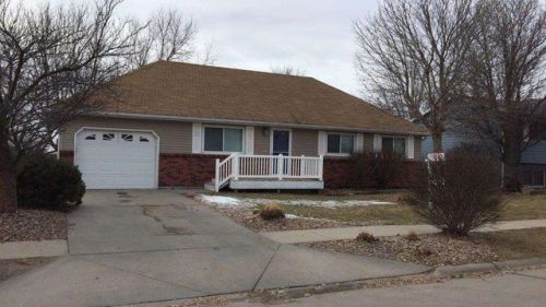 606 9th St, Kearney, NE 68845-7348