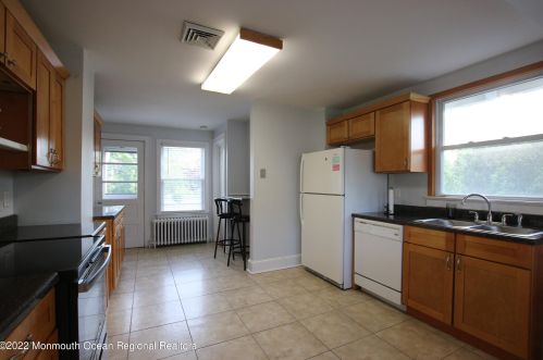 26 Berger Ave, Oakhurst NJ  07755-1701 exterior