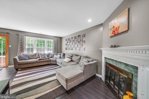 248 Windsor Ct, Glen Mills, PA 19342-2028
