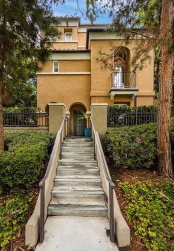 27 Via Amanti, Newport Beach, CA 92657-1126