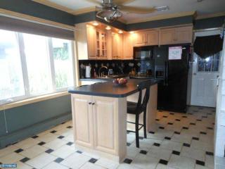 40 Shadetree Ln, Levittown PA  19055-2202 exterior
