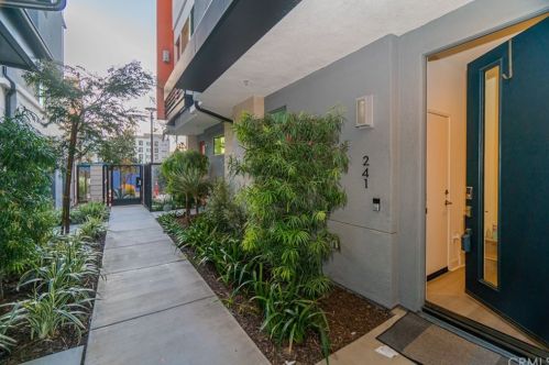 241 Elm Ave, Long Beach CA 90807-3403 exterior