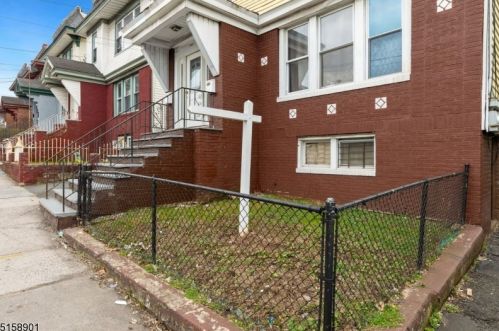 721 18 Ave, Irvington NJ 07111-3712 exterior