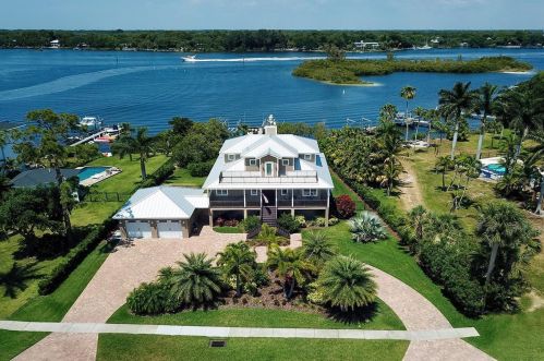 1444 Riverside Dr, Tarpon Springs, FL 34689-2034