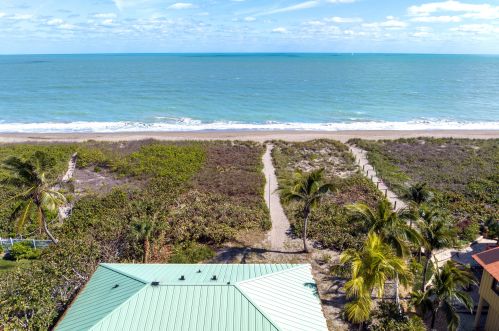 1122 Ocean Dr, Fort Pierce, FL 34949-3384