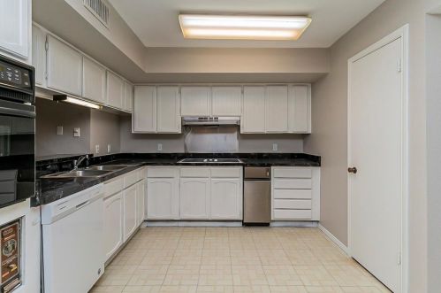 729 Oakwood Trl, Fort Worth, TX 76112-1657