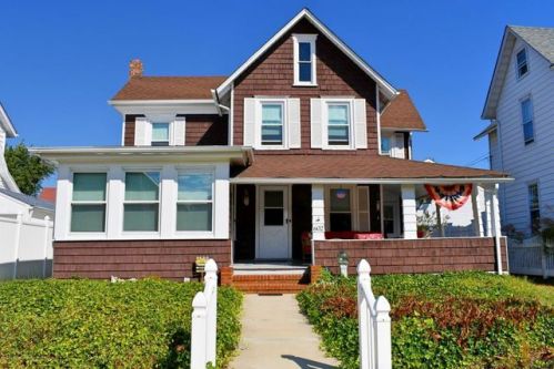 602 6th Ave, Belmar, NJ 07719-2152