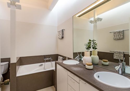 25209 Ln Loma Dr, Los Altos CA 94022-4540 exterior