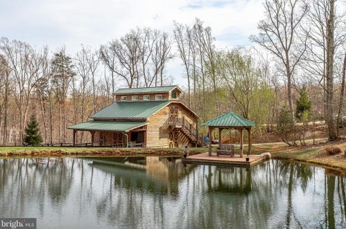 3714 Mountain Rd, Haymarket VA  20169-1739 exterior