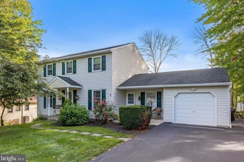 813 Mine Hill Rd, Collegeville, PA 19473-1318