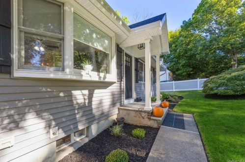 48 Woodland Dr, Airmont, NY 10901-6850