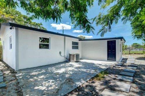 2180 Seacrest Blvd, Boynton Beach FL  33435-6785 exterior