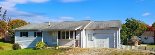 99 Adams Ln, Latrobe, PA 15650-1076
