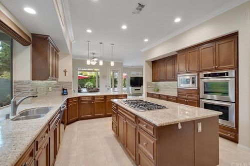 15 Napoleon Rd, Rancho Mirage CA  92270-2715 exterior