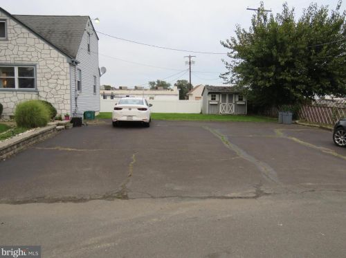 956 Trenton Rd, Fairless Hills, PA 19030-1415