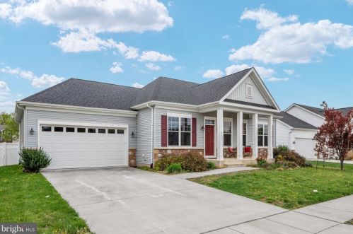 377 Barksdale Dr, Charles Town, WV 25414-5658
