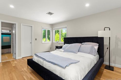 52 Lantern Cir, Stamford CT  06905-3131 exterior