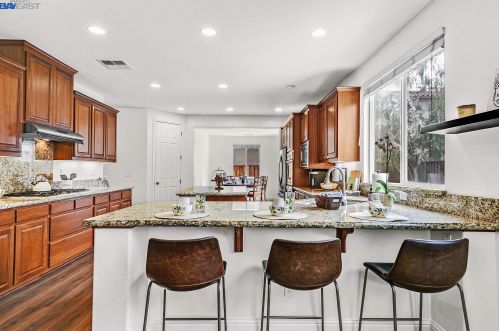 66 Sunchase Ct, Oakley CA  94561-4425 exterior