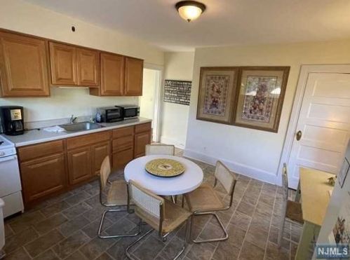 95 Godwin Ave, Ridgewood NJ  07450-3725 exterior