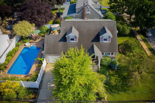 3766 Hudson Ave, Seaford NY  11783-2319 exterior