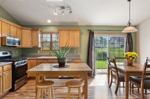 1202 Elm St, Hartford, WI 53027-2783