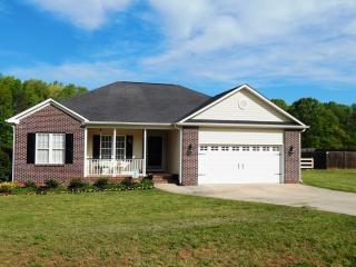 304 River Run Dr, Reidsville, NC 27320-9037