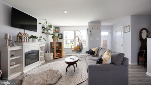 318 Bluecoat St, Dover DE  19901-8862 exterior