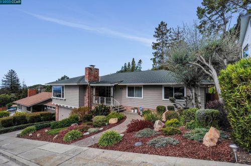 25 Camellia Pl, Oakland, CA 94602-2506