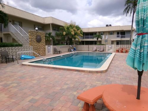 909 46th Ln, Cape Coral, FL 33904-8884