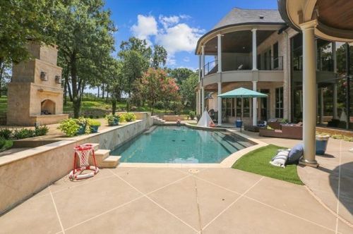 4700 Tour 18 Dr, Lewisville TX  75022-6450 exterior