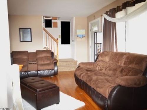 78 Parkway, West Paterson, NJ 07424-1256