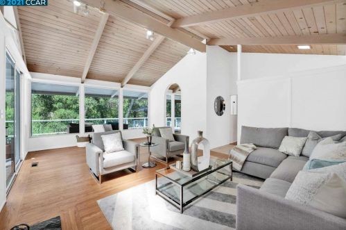 24 Tarabrook Dr, Orinda CA  94563-3121 exterior