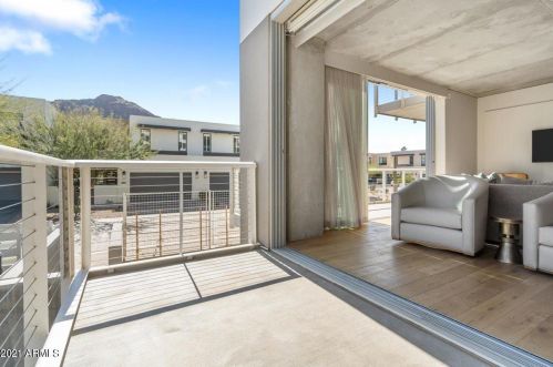 5455 Lincoln Dr, Scottsdale AZ  85253-4118 exterior