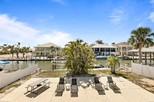 220 Curlew St, Fort Myers Beach, FL 33931-4408
