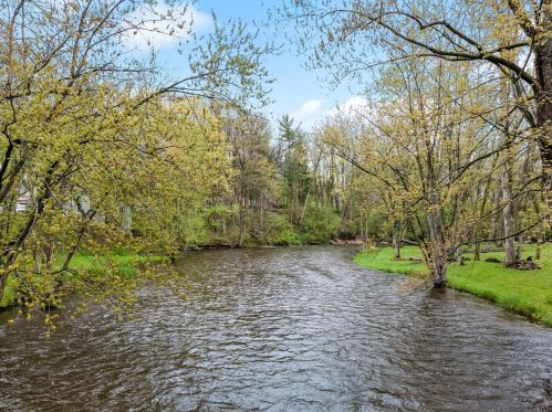 7198 River Dr, West Bend WI  53090-1163 exterior