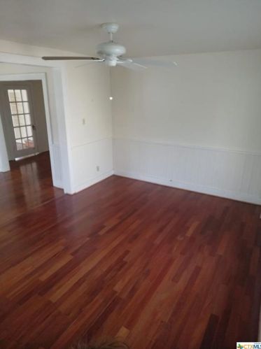 112 College St, Seguin TX  78155-4706 exterior