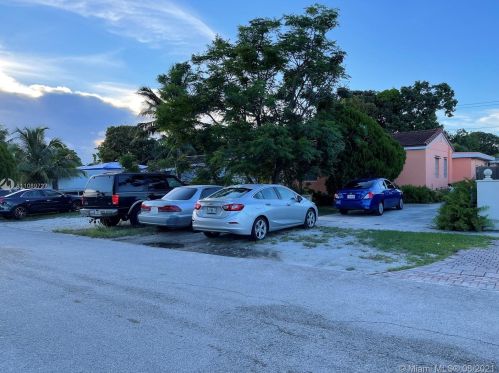 571 7th St, Hialeah, FL 33010-5344