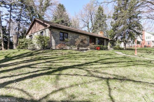 2958 Lincoln St, Camp Hill PA  17011-2832 exterior