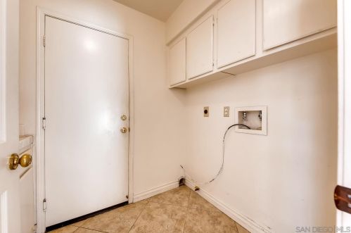 934 Gallery Dr, Oceanside CA  92057-7917 exterior