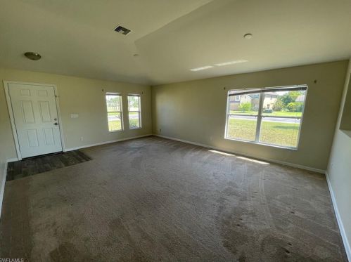 8110 Allamanda Ct, Lehigh Acres, FL 33972-7502