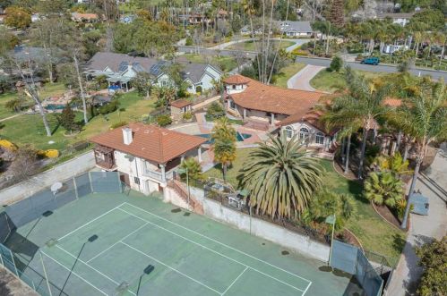 1129 Sugarbush Dr, Vista CA  92084-6605 exterior