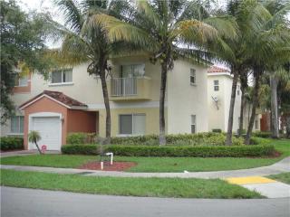 826 17th Ave, Hollywood FL  33020-3512 exterior