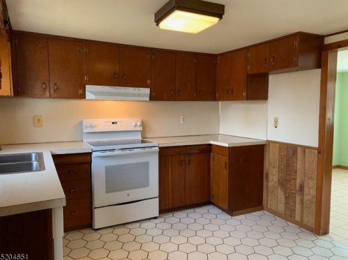 9 Henry St, Oxford NJ  07863-3027 exterior